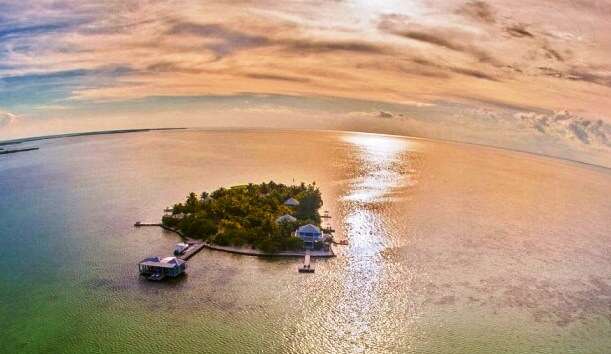 האי קיאו אספנטו, אי שהוא מלון חלומות